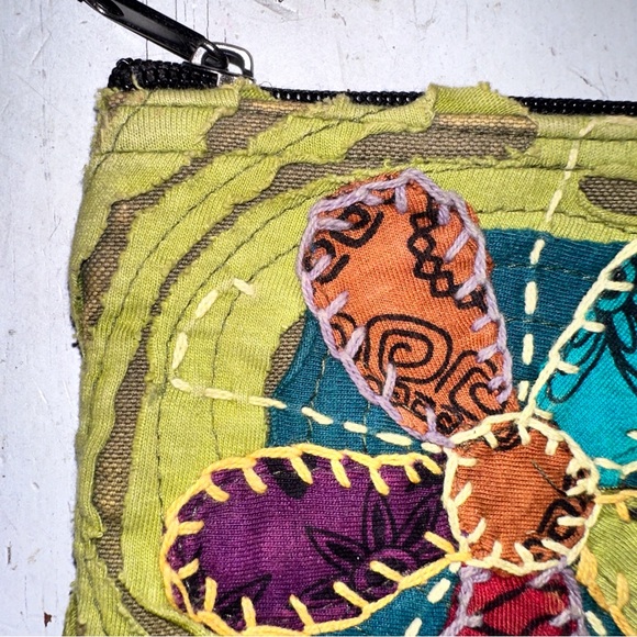 Earth Divas Boho Style Wristlet Zip Top Fabric Wallet Colorful Floral Artsy - Picture 3 of 7